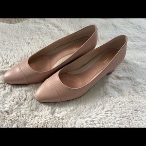 NWOT Cole Haan super comfortable heel size 7